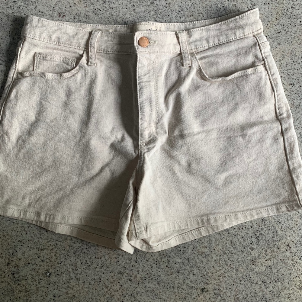 Universal Threads Creamy High Rise Midi Stretch Denim Shorts Size 12